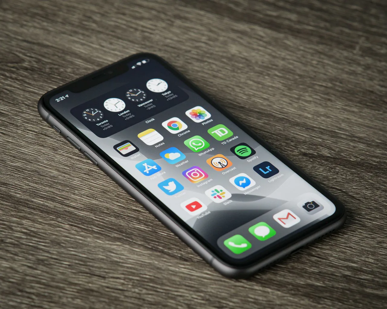 Akıllı telefon sosyal medya uygulamaları