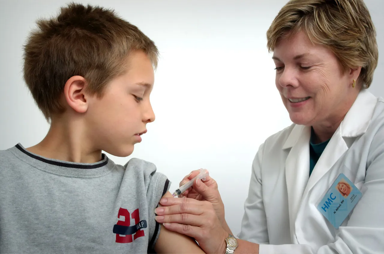 Pediyatrik klinik enjeksiyon — gen tedavisi uygulaması ameliyathane koşullarında