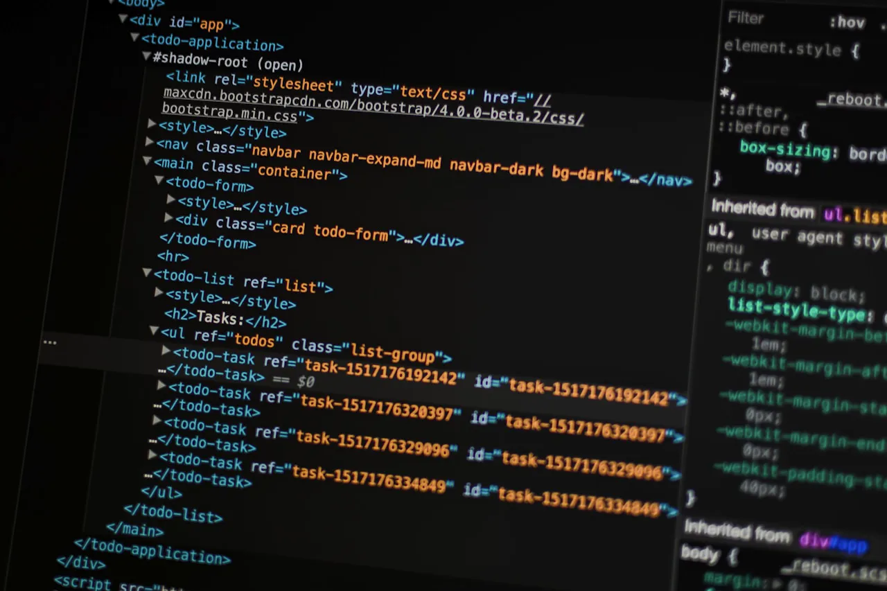 Programlama dili gösteren monitör — Opus 4.7 kodlama liderliği