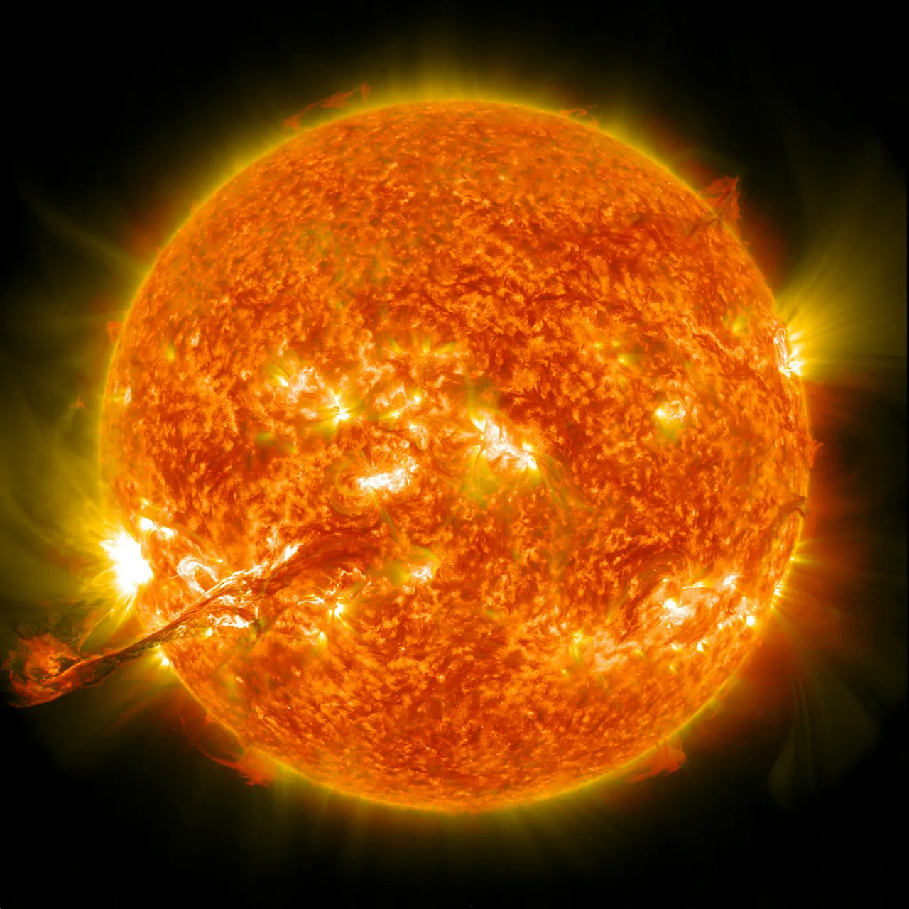 Güneş korona kütle ejeksiyonu — NASA, solar maksimum görseli