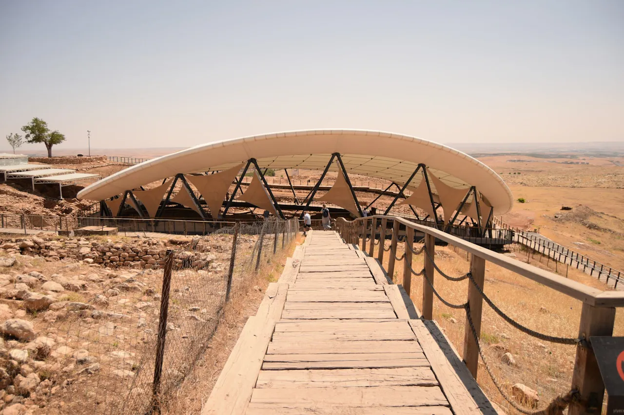 Göbeklitepe'de T biçimli dikilitaşların çevresinde kazı alanı